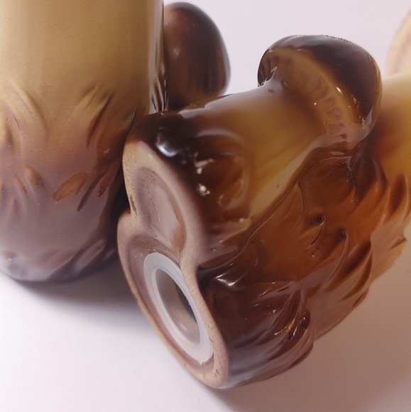 Vintage Japan Double Mushroom Ceramic Salt and Pepper Shakers - Picture 4 of 5